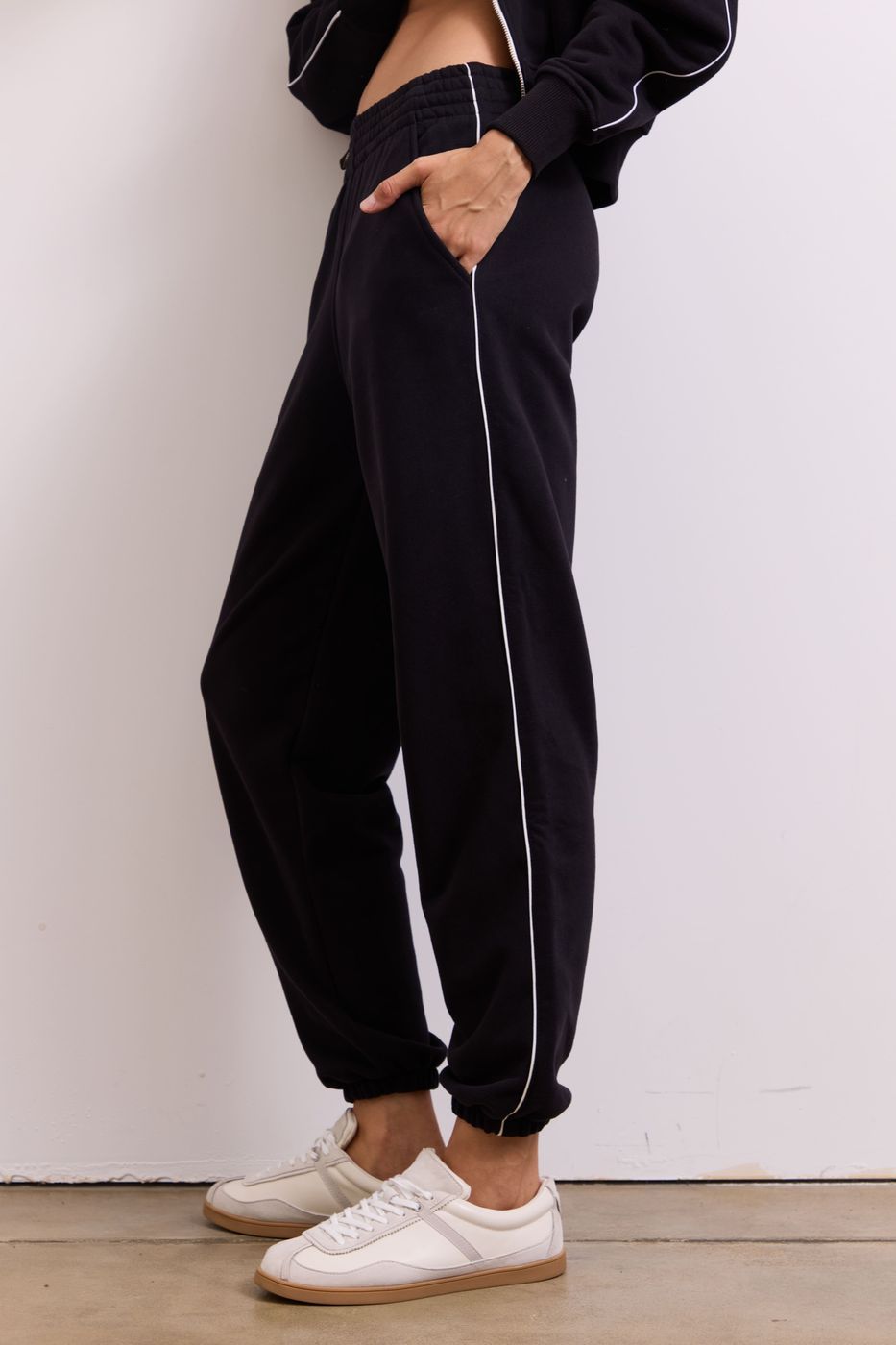 Брюки Joggers Classic in Motion, Чорний