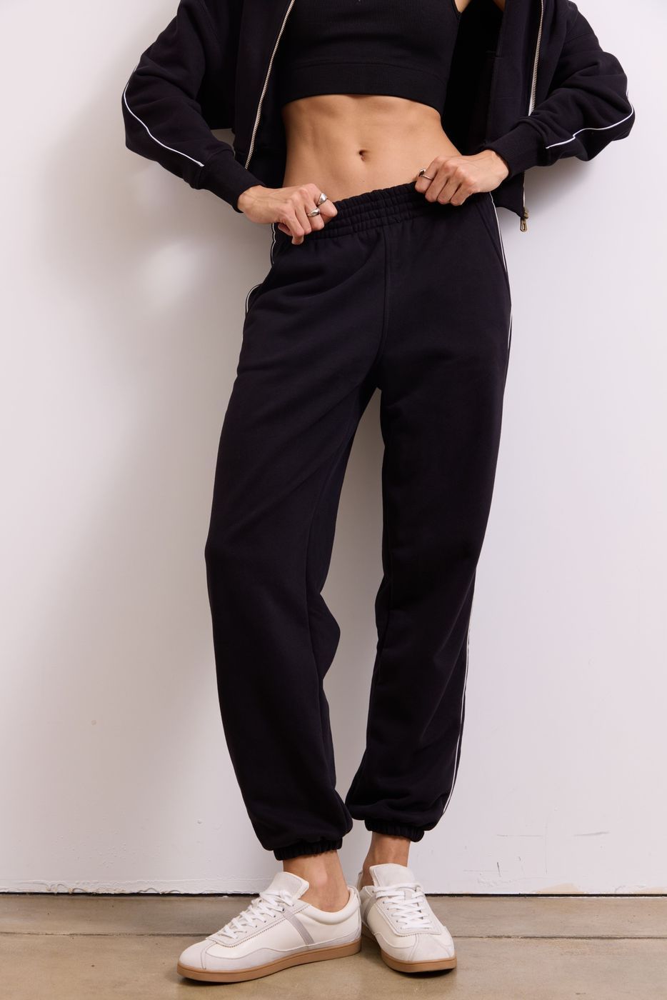 Брюки Joggers Classic in Motion, Чорний