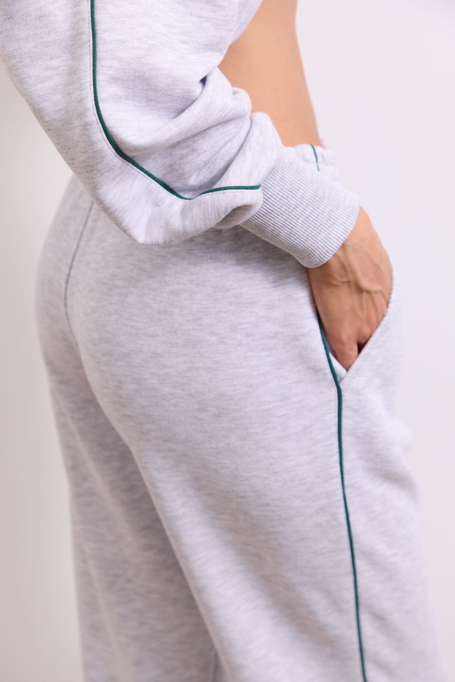Брюки Joggers Classic in Motion, Сірий меланж/Зелений кант